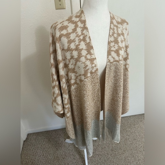 Chico’s Animal Shine Ruana Silk blend - Picture 3 of 7